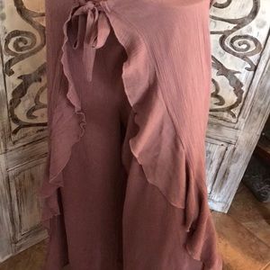 Adorable wide leg pants.